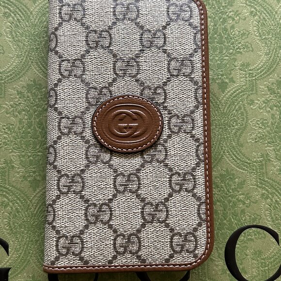 Gucci 760185 is a GG Supreme iPhone 15 pro case - Picture 1 of 8